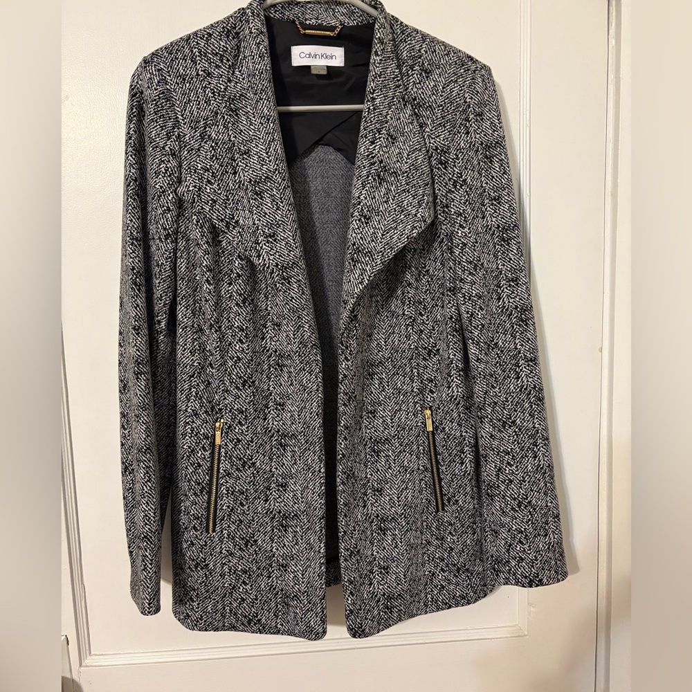 Women’s Calvin Klein black & white blazer with gold zipper pockets -size 6